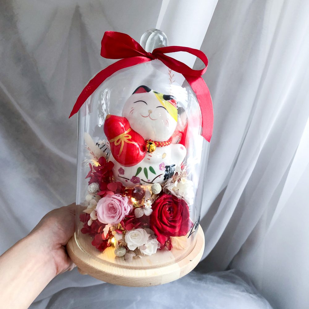 Flower Dome with fortune cat