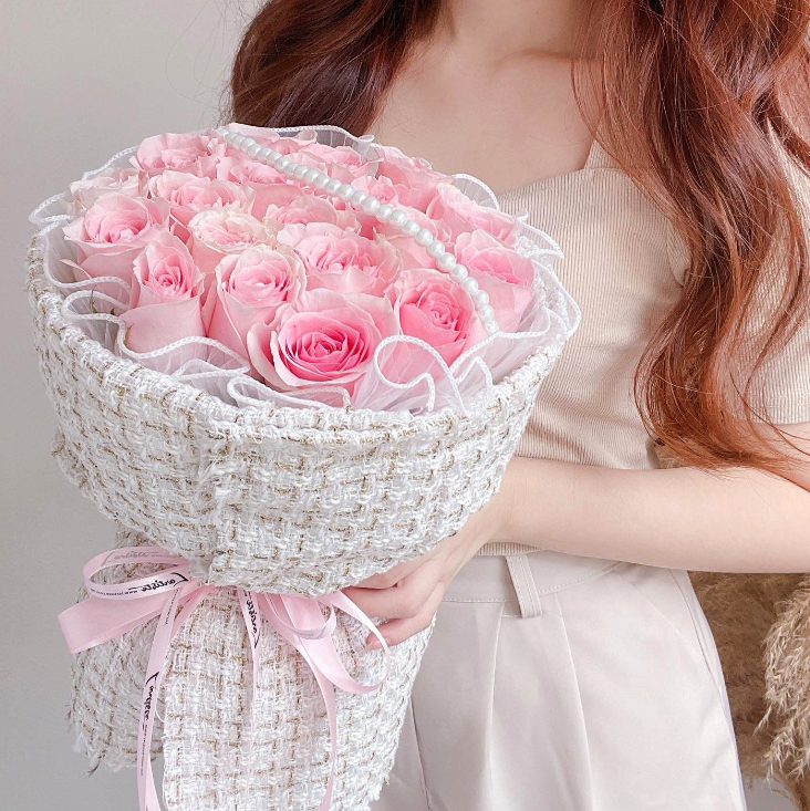 Fresh Roses Bouquet in Channel Wrapping