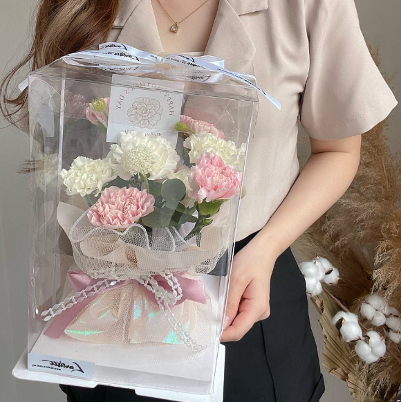 Alternative view of Carnation Gift Box