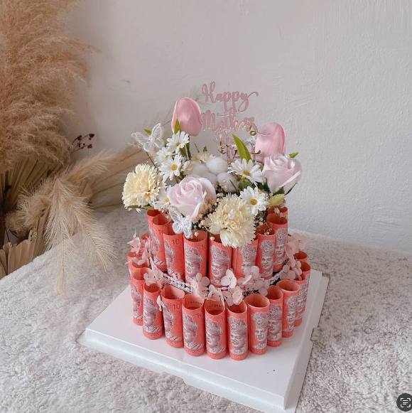 Alternative view of The Money Cake