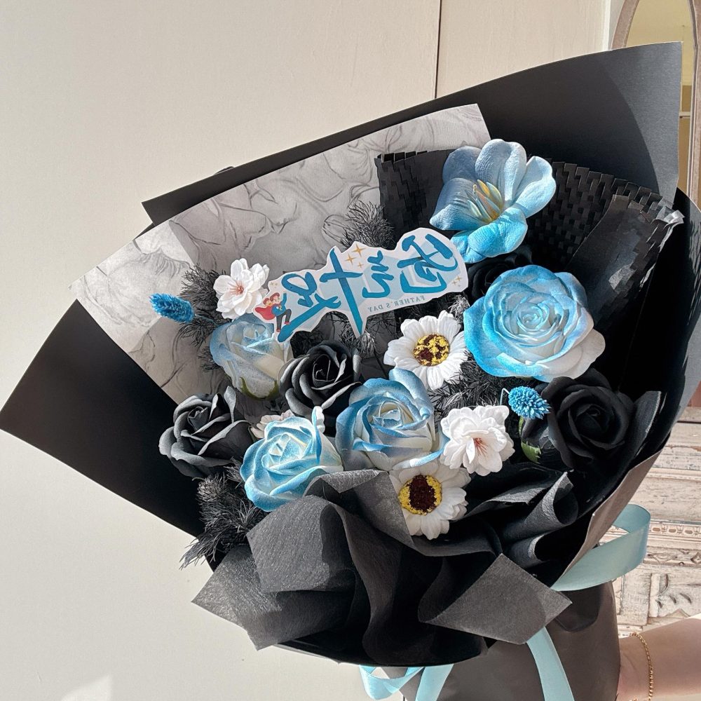 Alternative view of Flying Cash Bouquet