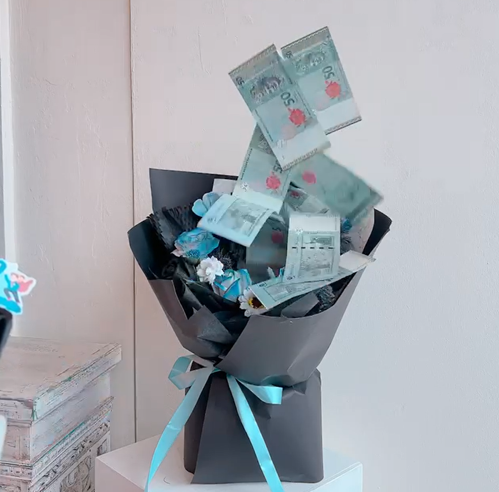Flying Cash Bouquet - Image 5