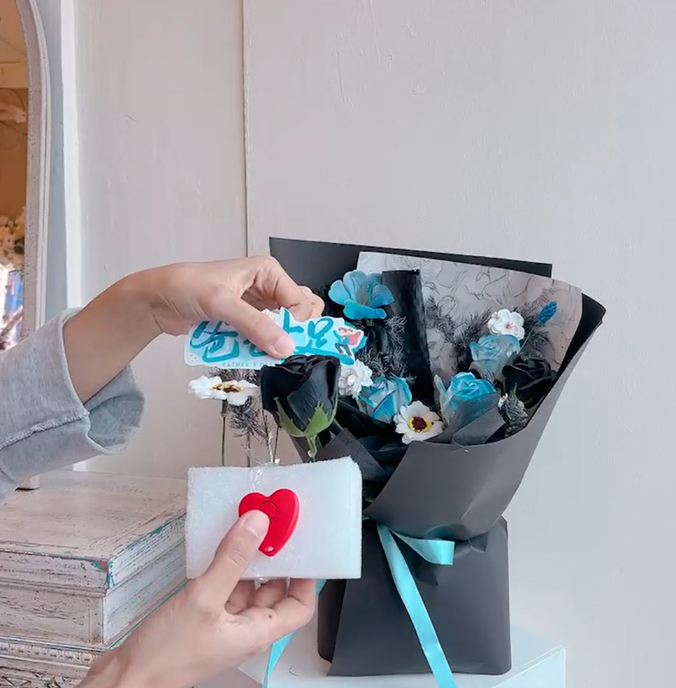 Flying Cash Bouquet - Image 4