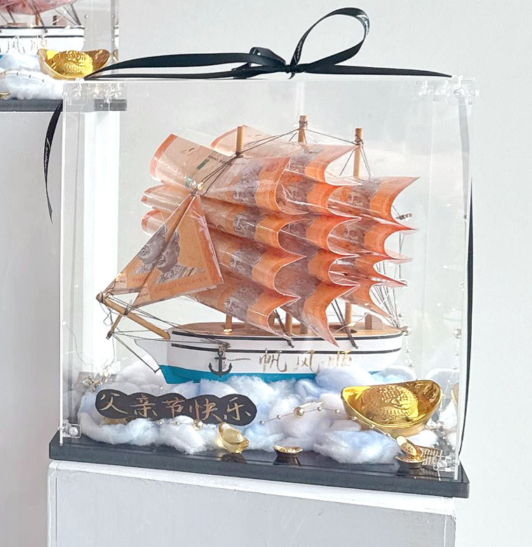 Alternative view of Cashboat Surprise Box